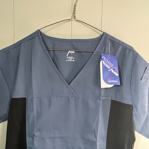MOBB Unisex V Neck Scrub top and Drawstring Pants New. - Picture 10 of 14